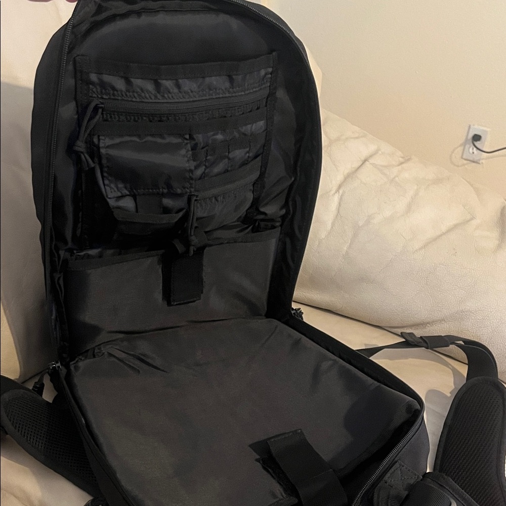 Discreet Backpack - Picture 3 of 6